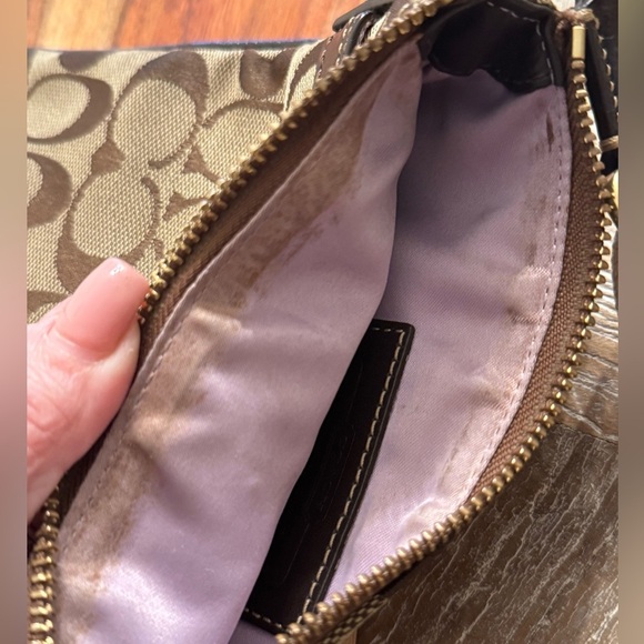 Coach Signature Crossbody Bag Purse with  Turnlock - Picture 13 of 16